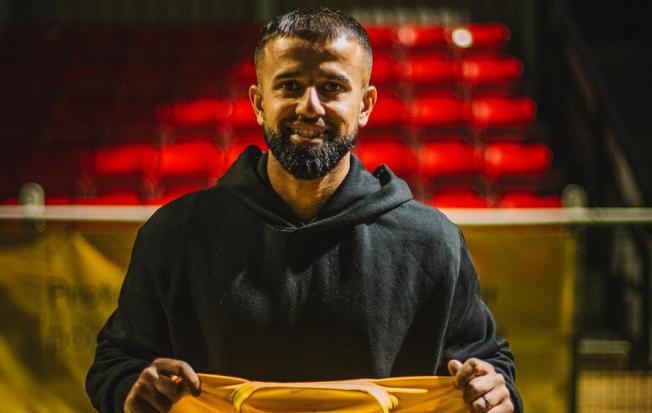 Nabi Signs for the Bees